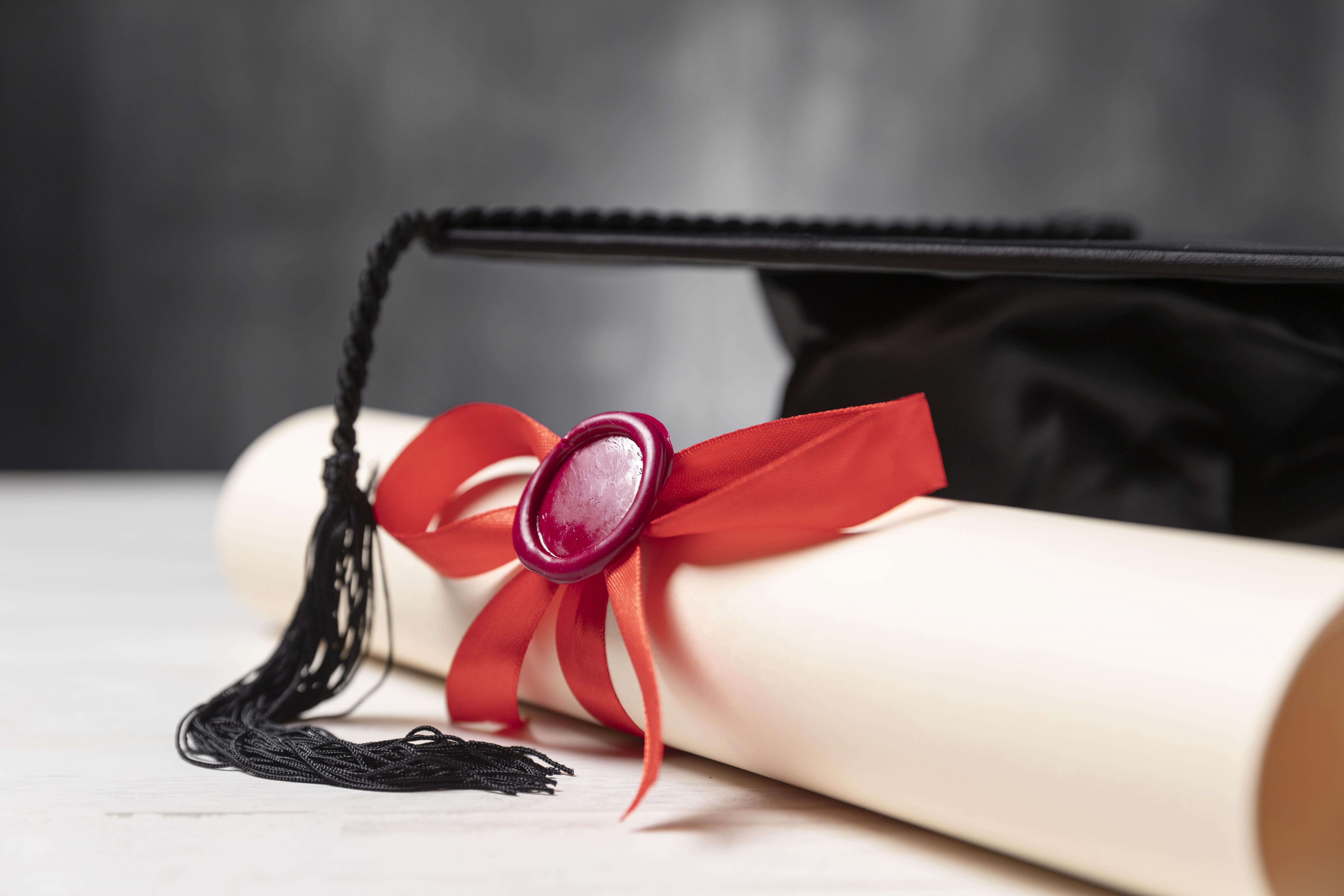 gradution-diploma-toga-hat