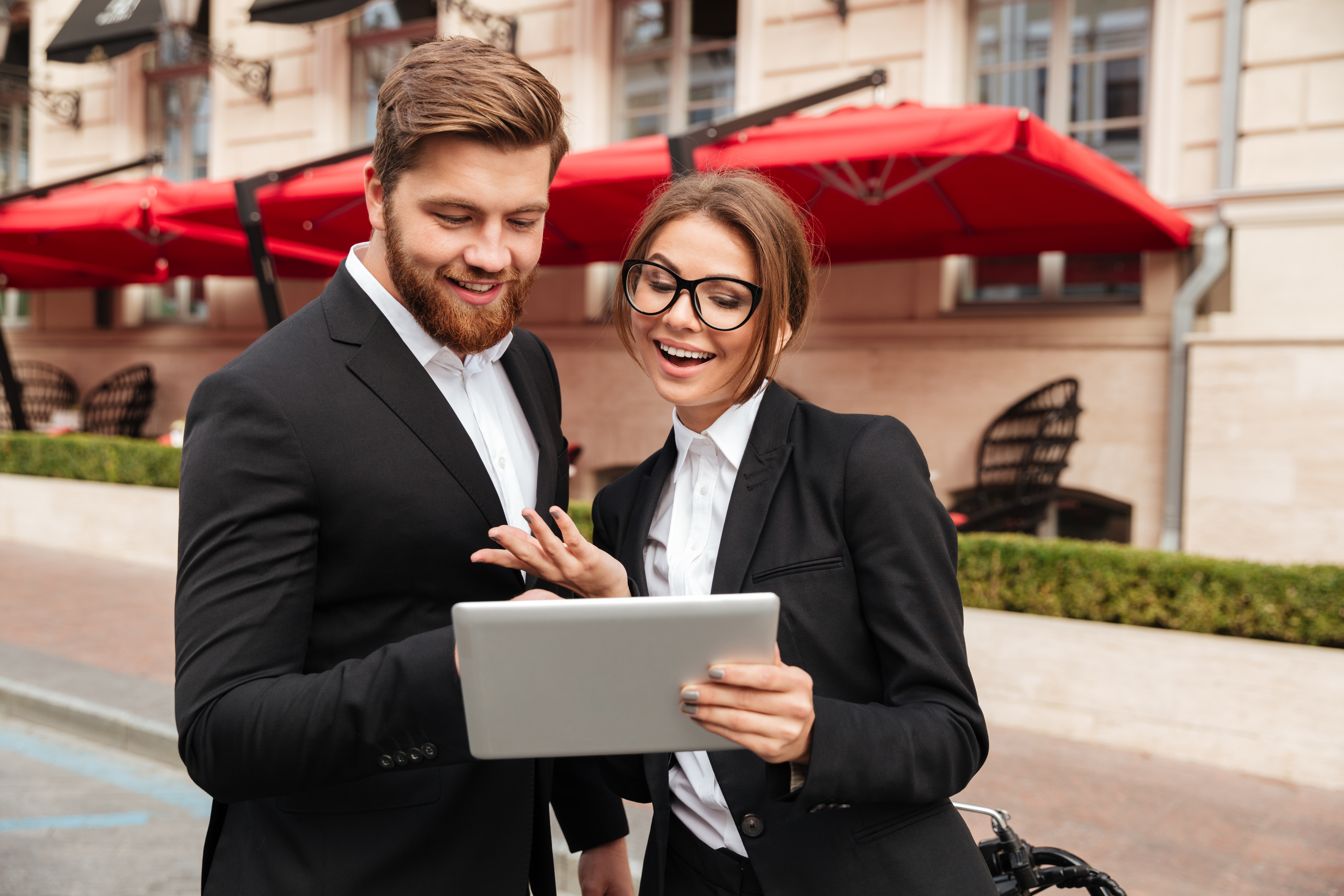 portrait-happy-young-couple-smart-clothes