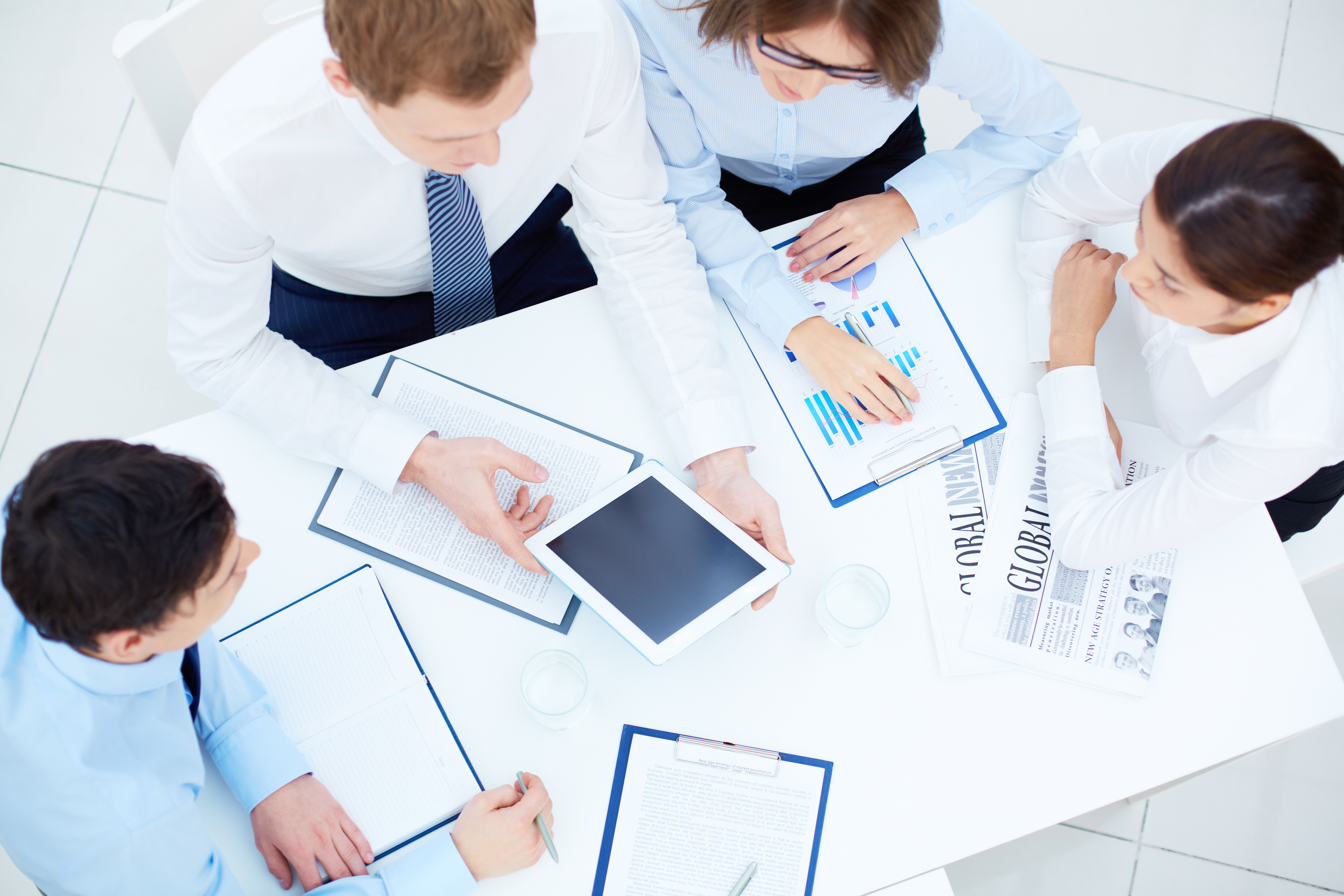 businesspeople-paying-attention